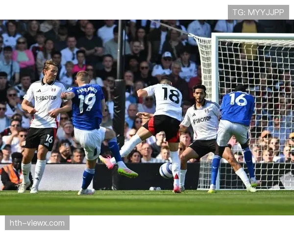 埃弗顿主场强势逆转，力克劲敌迎状态回暖