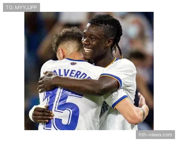 卡马文加与克罗斯：出球能力及中场组织结构对比分析